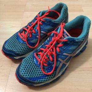 Women’s ASICS Sneakers: Size 6